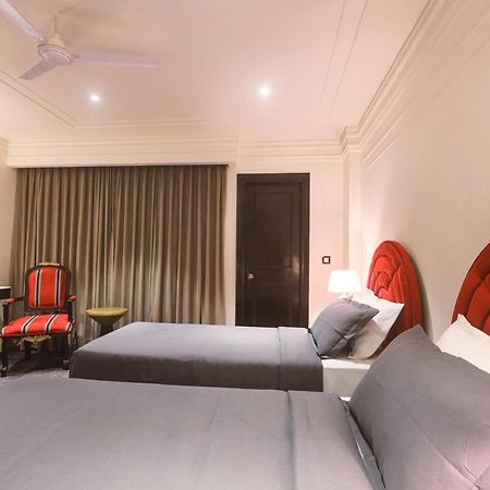 The Saga Hotel New Delhi Buitenkant foto