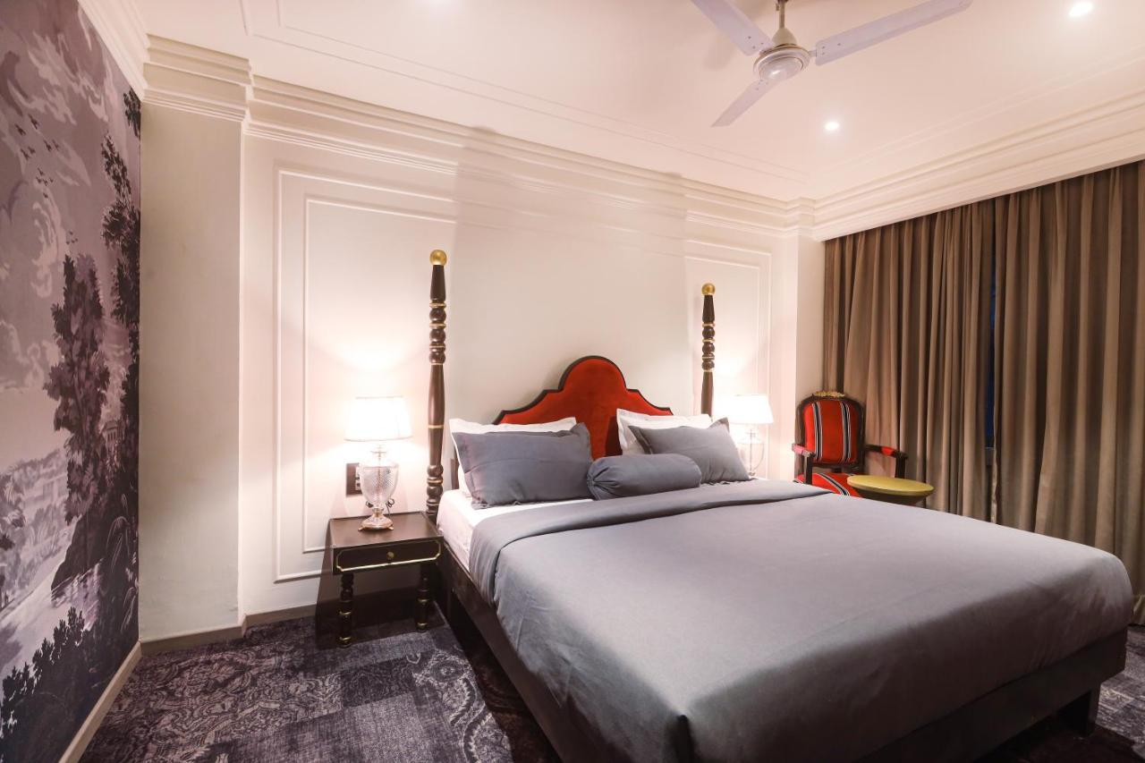 The Saga Hotel New Delhi Buitenkant foto