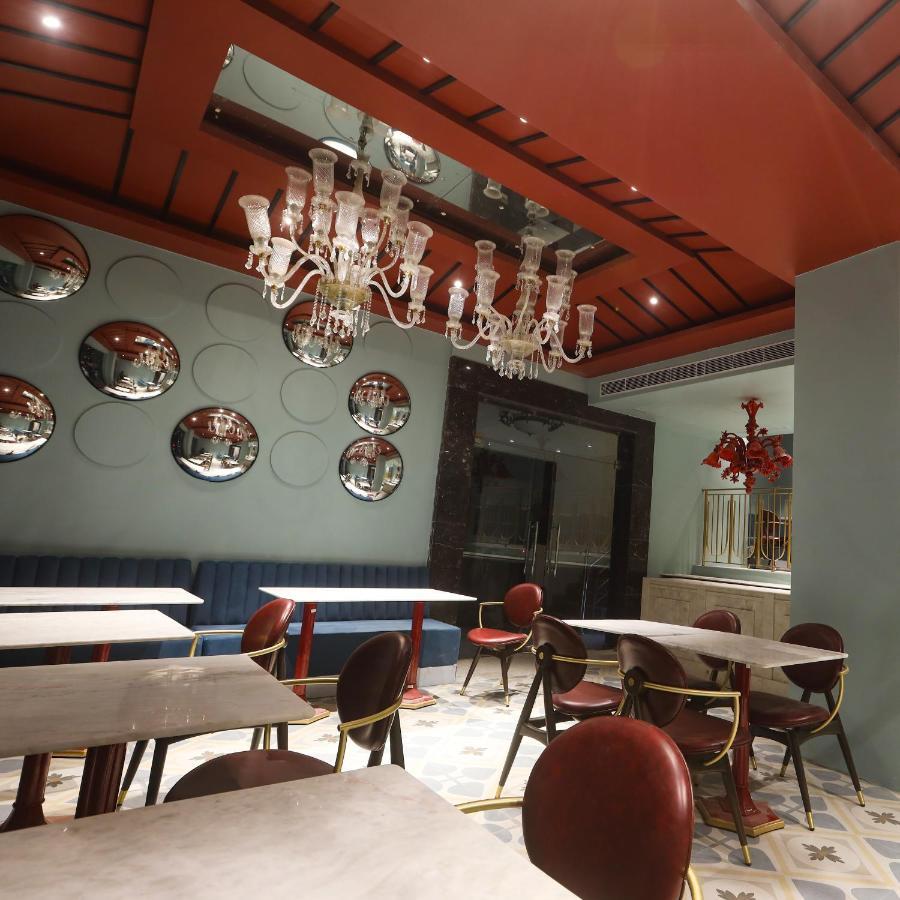 The Saga Hotel New Delhi Buitenkant foto