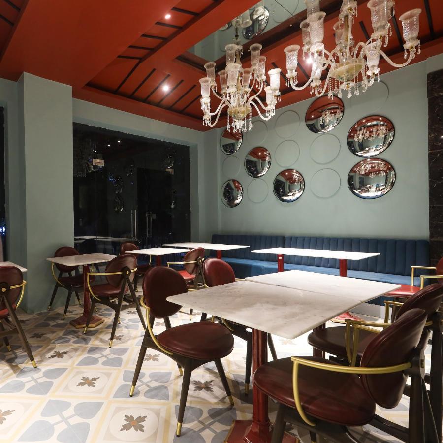 The Saga Hotel New Delhi Buitenkant foto