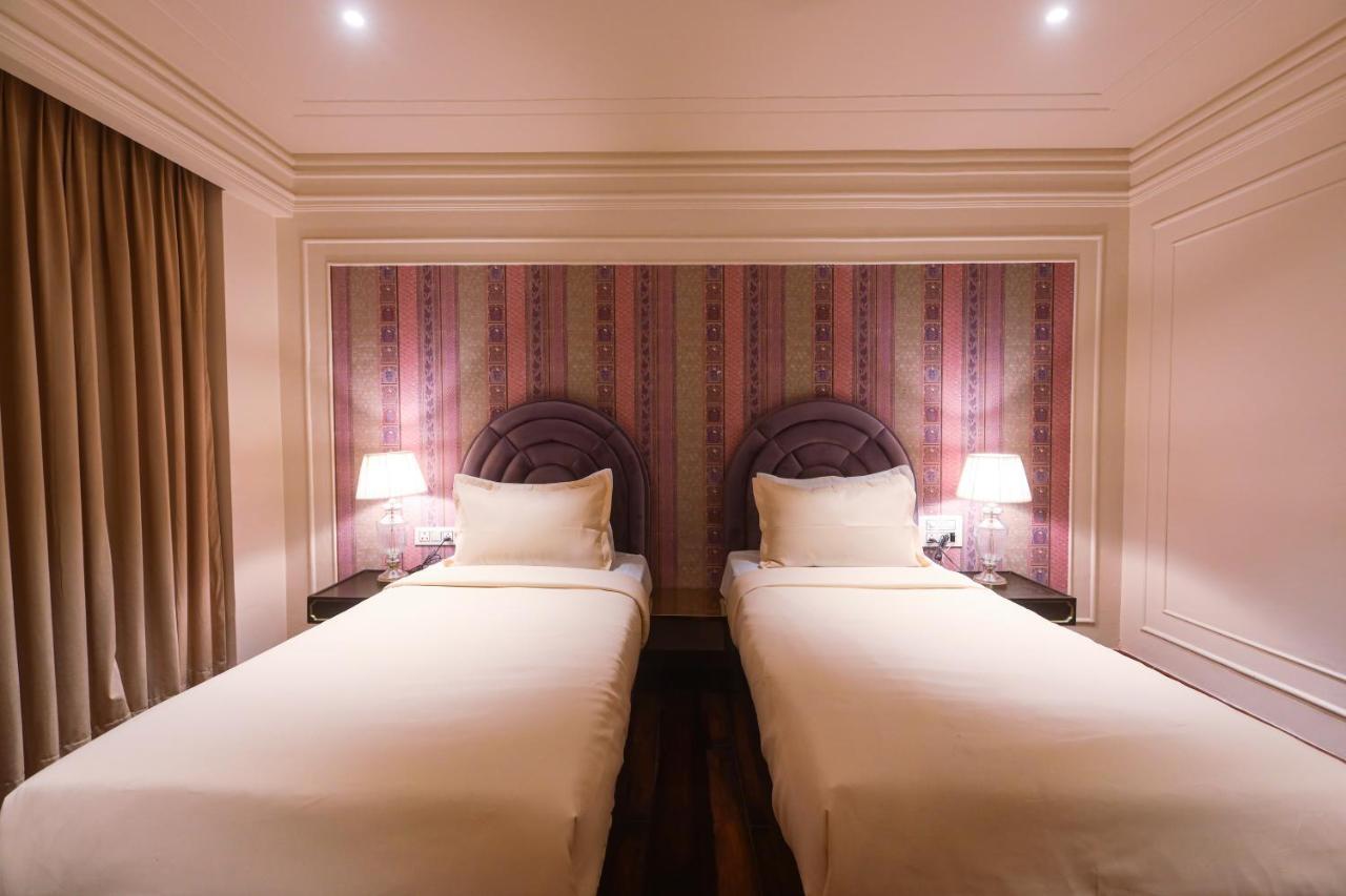 The Saga Hotel New Delhi Buitenkant foto