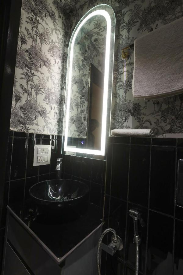 The Saga Hotel New Delhi Buitenkant foto