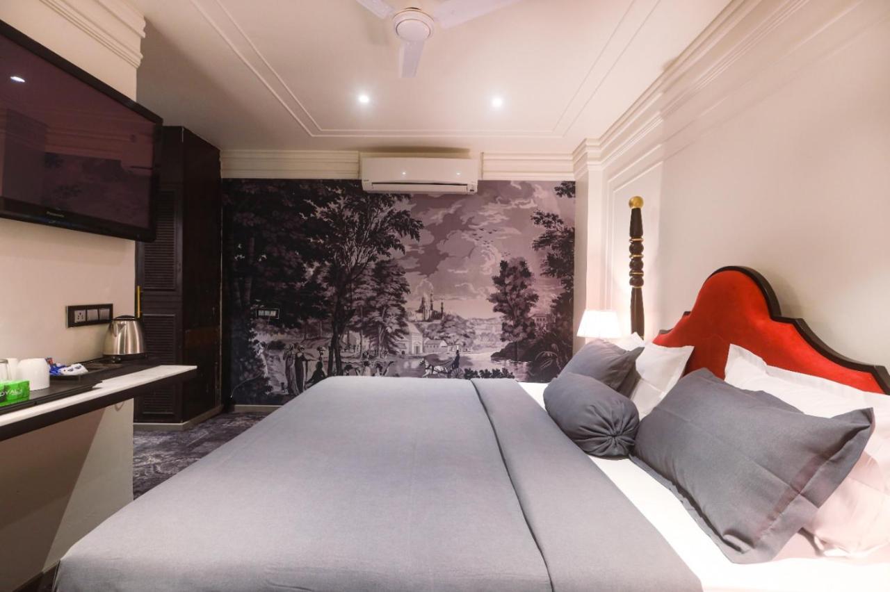 The Saga Hotel New Delhi Buitenkant foto