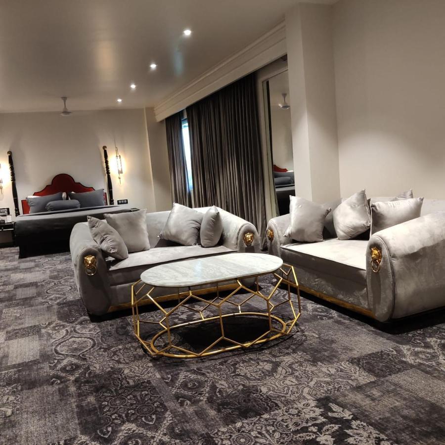 The Saga Hotel New Delhi Buitenkant foto