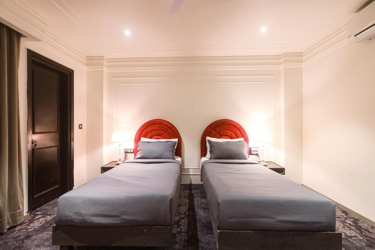 The Saga Hotel New Delhi Buitenkant foto