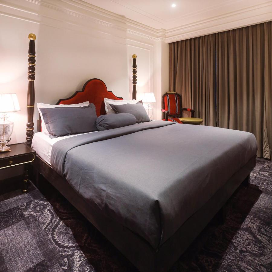 The Saga Hotel New Delhi Buitenkant foto