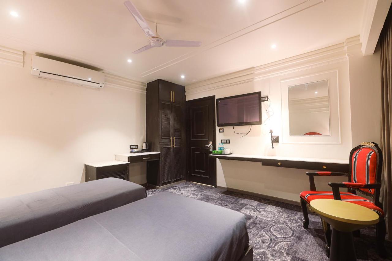 The Saga Hotel New Delhi Buitenkant foto