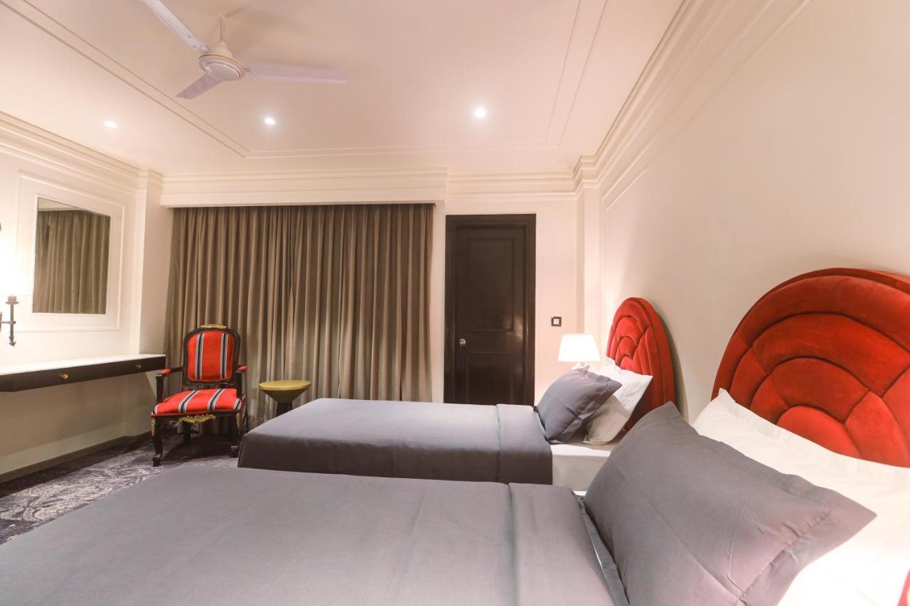 The Saga Hotel New Delhi Buitenkant foto