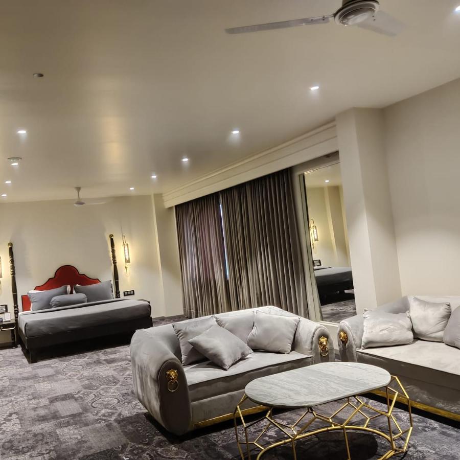 The Saga Hotel New Delhi Buitenkant foto